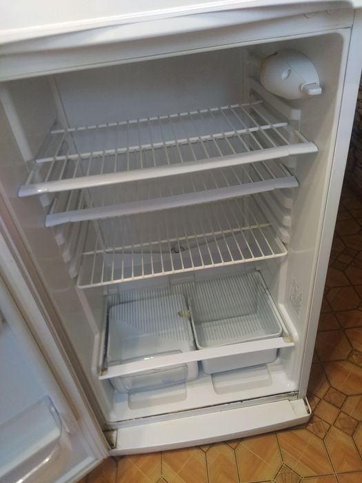 Холодильник indesit
