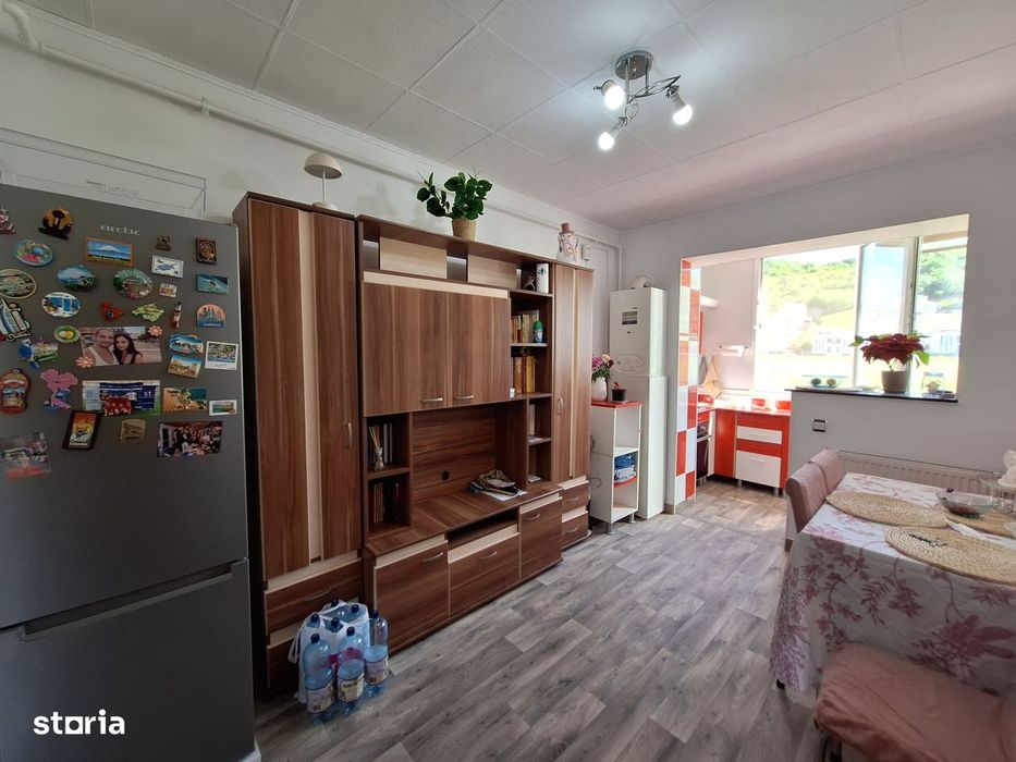 Apartament cu 2 camere, decomandat, 2 balcoane, zona Porii