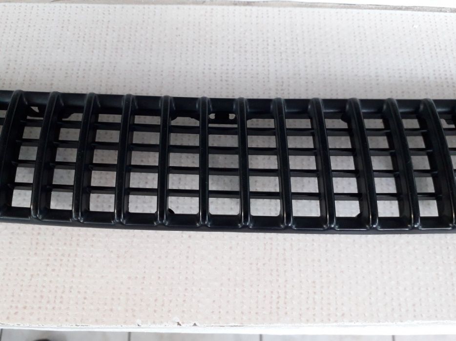 BMW E46 - Grila capota BMW E46 Non-Facelift NEVOPSITA