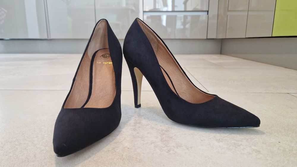 Vând pantofi NOI, eleganti, mărime 40