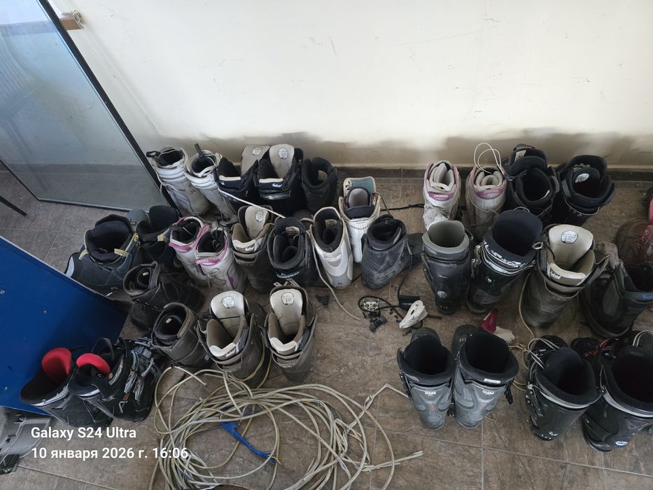 Ботинки лыж и сноуборда