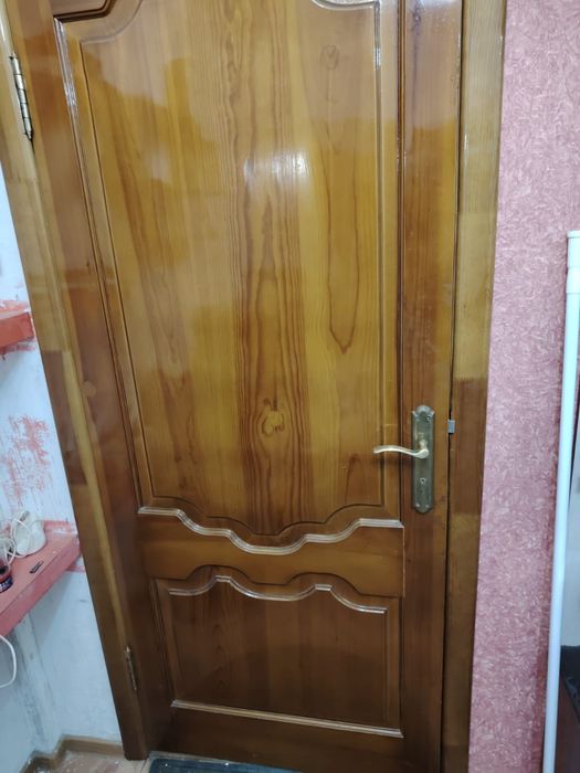 Продам двери из натурального дерева