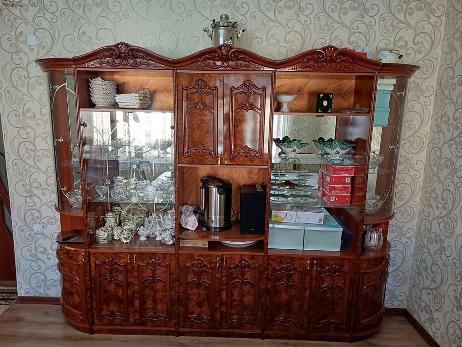 Стенка сатылады,жағдайы орташа жақсы. Келісім бар