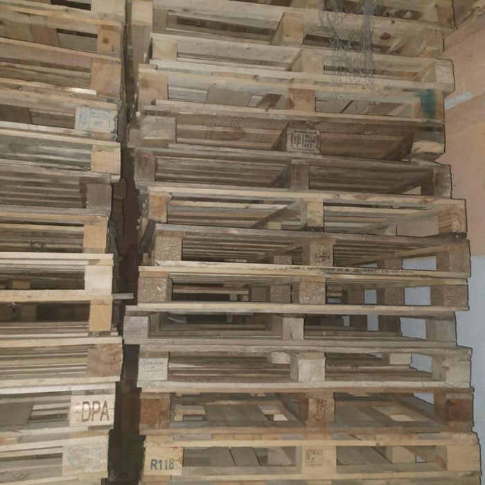 Vând 10000 de paleți!negociabil la cantități mari!