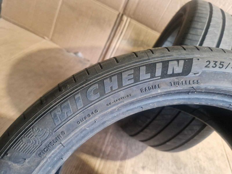 2 Michelin R18 235/40
летни гуми DOT0422