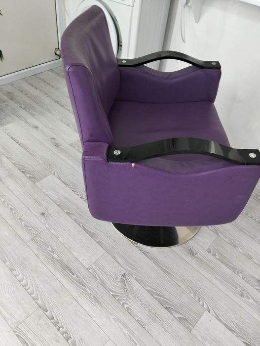 Продам парикмахерское кресло