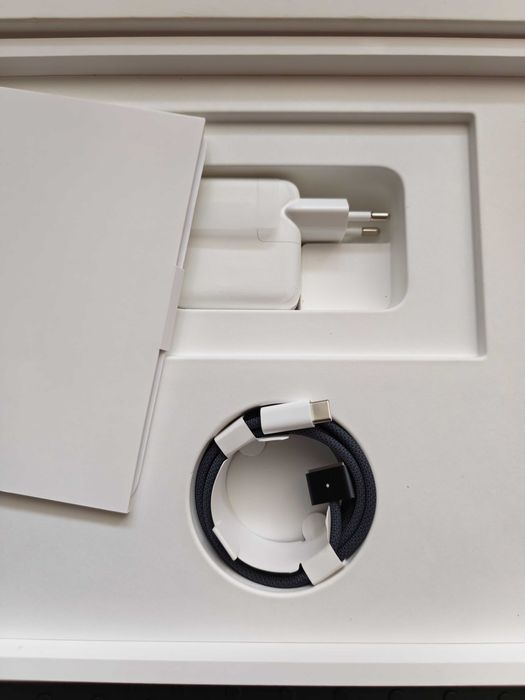 НОВ! Apple MacBook Air 13" M4 16 RAM 256SSD Гаранция!