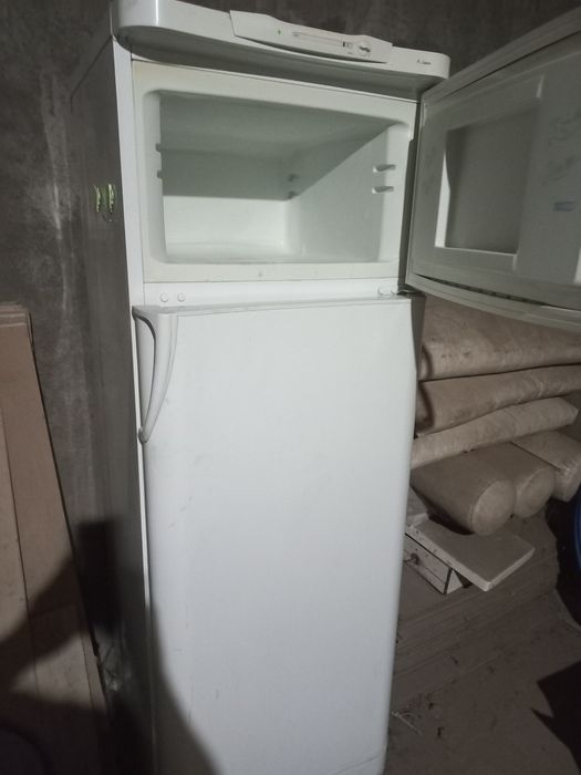 Продам холодильник Indesit