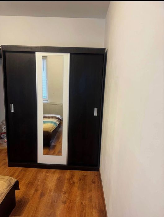 Închiriez apartament