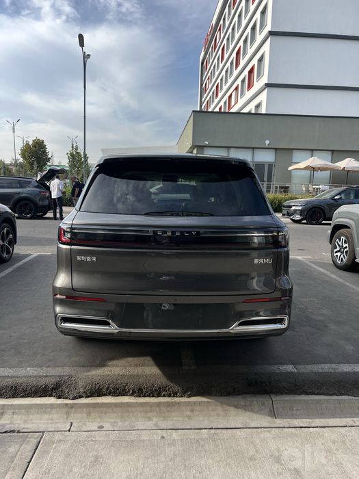Geely M9 eng full pazitsiya