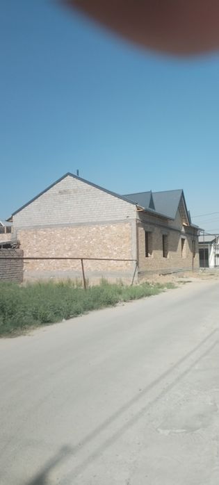 Сугдиёна махалласида уй сотилади.