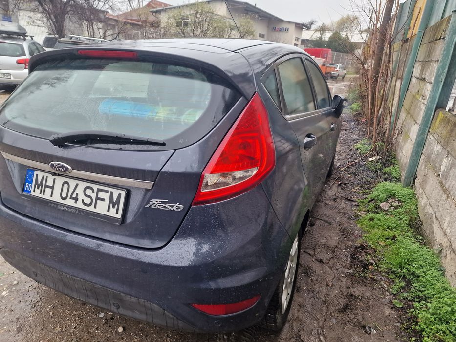 Ford fiesta (MK6 )