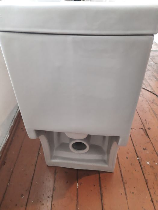 Продам унитаз новый