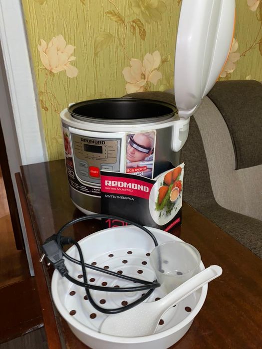 Мультиварка REDMOND б/у