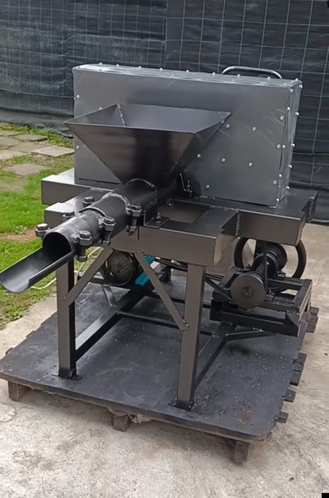 Șnec și Presă de brichetat rumeguș cu praf de cărbune