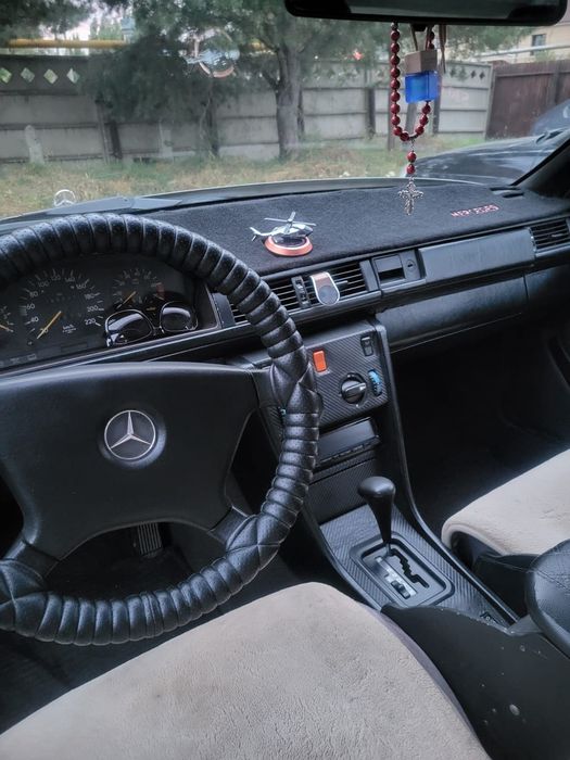 Продам Мерседес 124 Е230