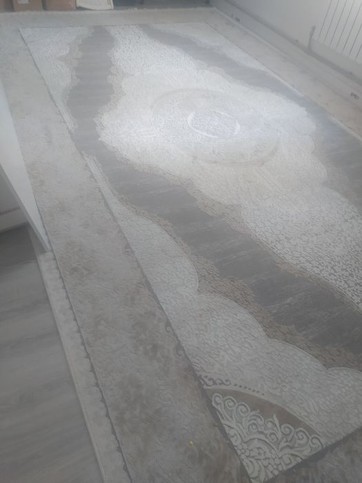 Мебель и ковры. В отличном состоянии