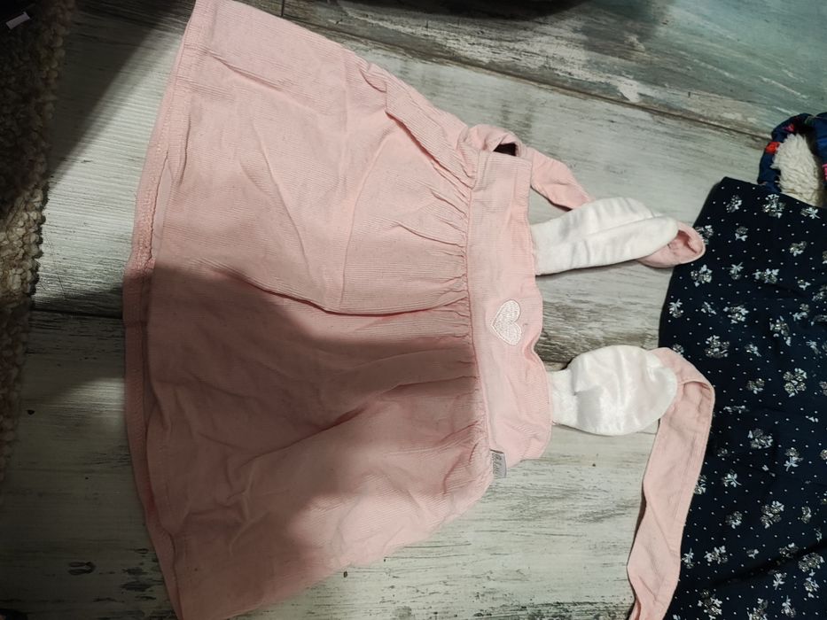 Двехи 3-6, 6-9 месеца момиче