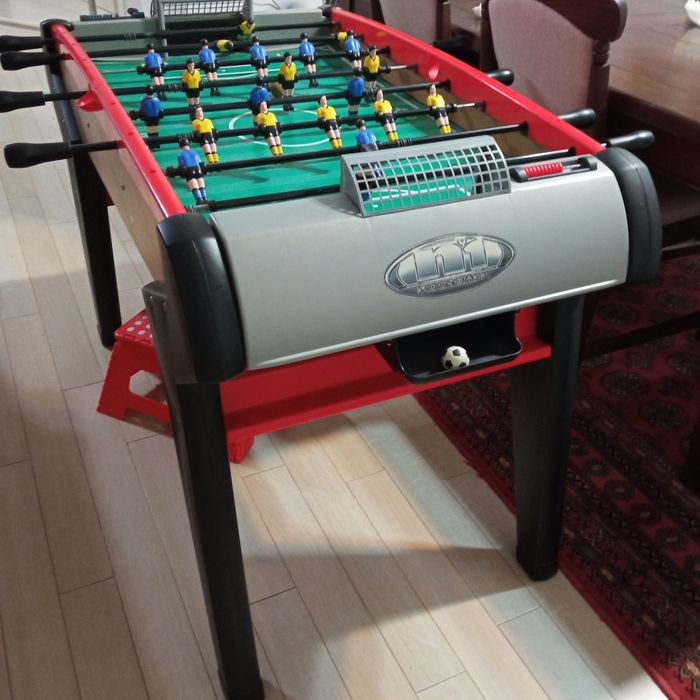 Vând masă fotbal