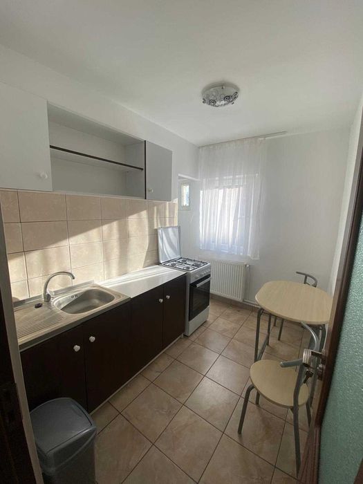 Inchiriez apartament o camera alfa