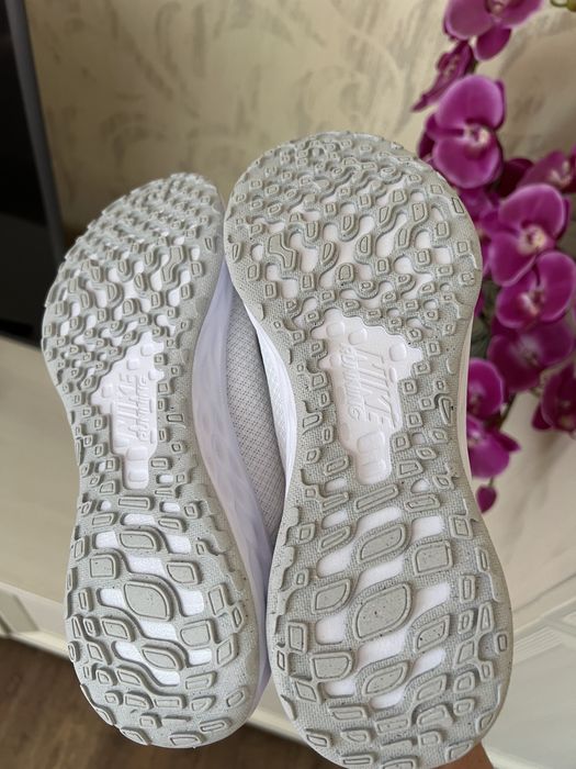 Новые кроcсовки Nike Revolution 36-37р.