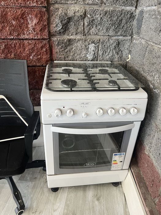 Продам газовую плиту