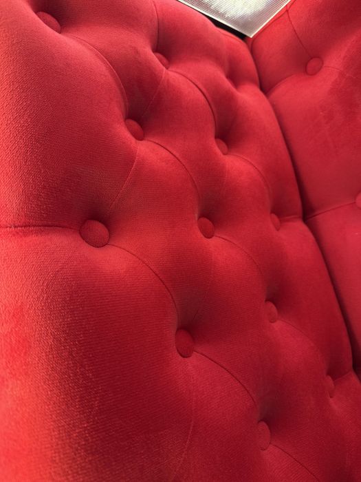 Vitrina de prezentare showroom cu tapiterie catifea si iluminare LED