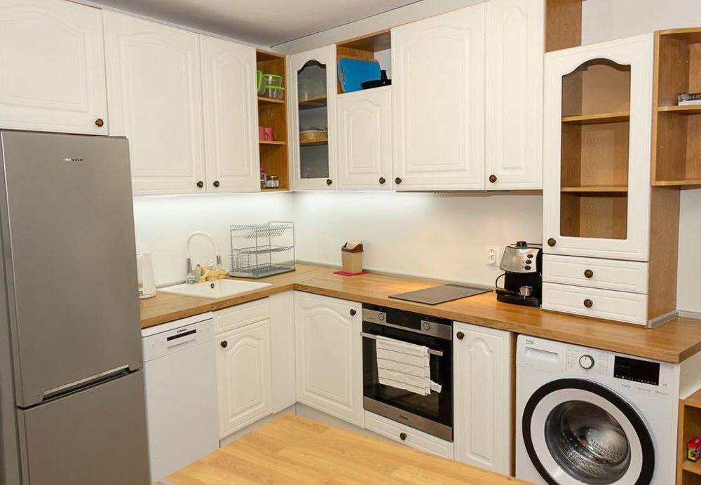 Дава се под наем Тристаен апартамент в Варна, Гръцка махала - 80 кв.м за 750 € - Снимка #3