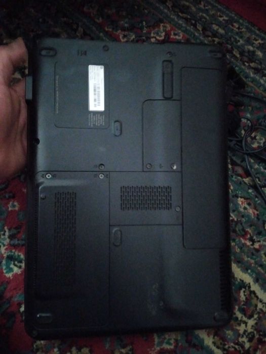 Noutbook Compaq holati eski