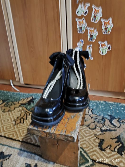 Платья, туфли продаются