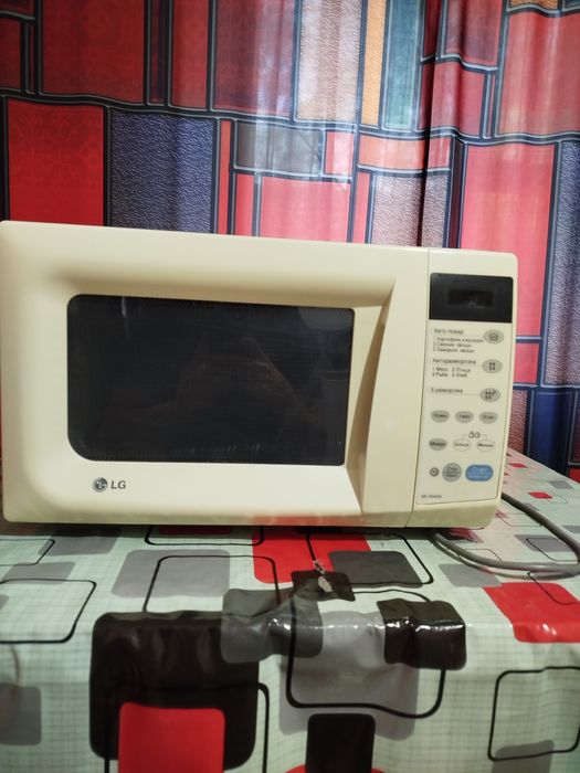 Продаётся микроволновая печь LG.