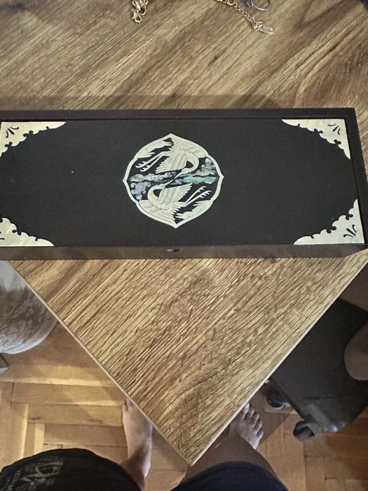 Оригинална китайска ръчно рисувана кутия за бижута с два делфина