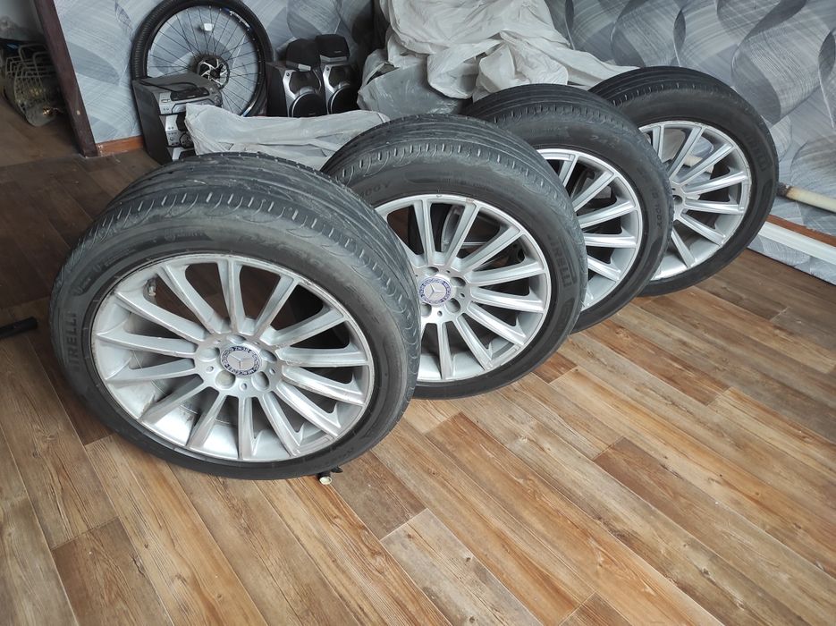 Диски 245/45/18 с летней резиной.