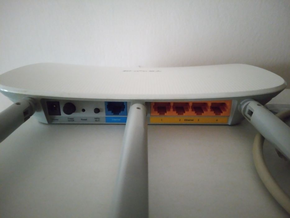 Wi-Fi рутери / суич (Ethernet switch)