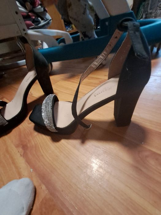 Sandale cu toc noi