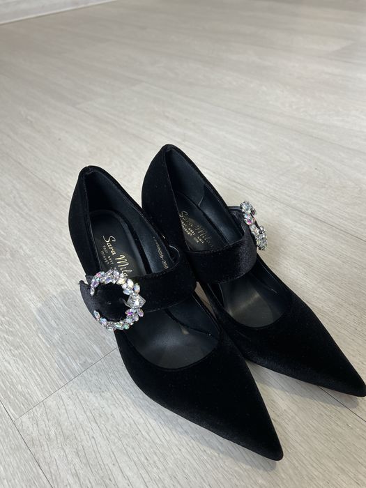 Продам Черные туфли с акцентом на брошь