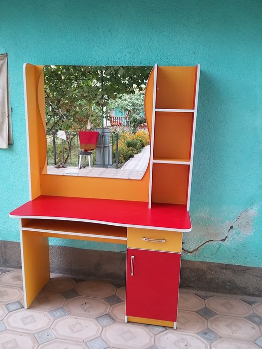 Продается мебель для салона красоты.