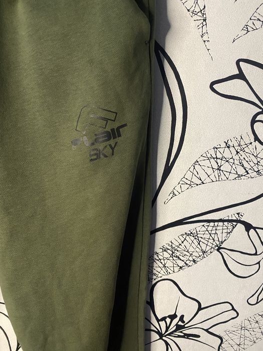 Спортни облекла всяка от тях струва по 15 евро