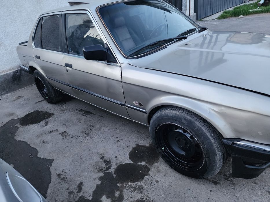 Продам БМВ е30 матор м40. 1985 года.можна в аренду с выкупом.