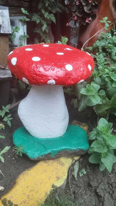 Градинска фигура от камък