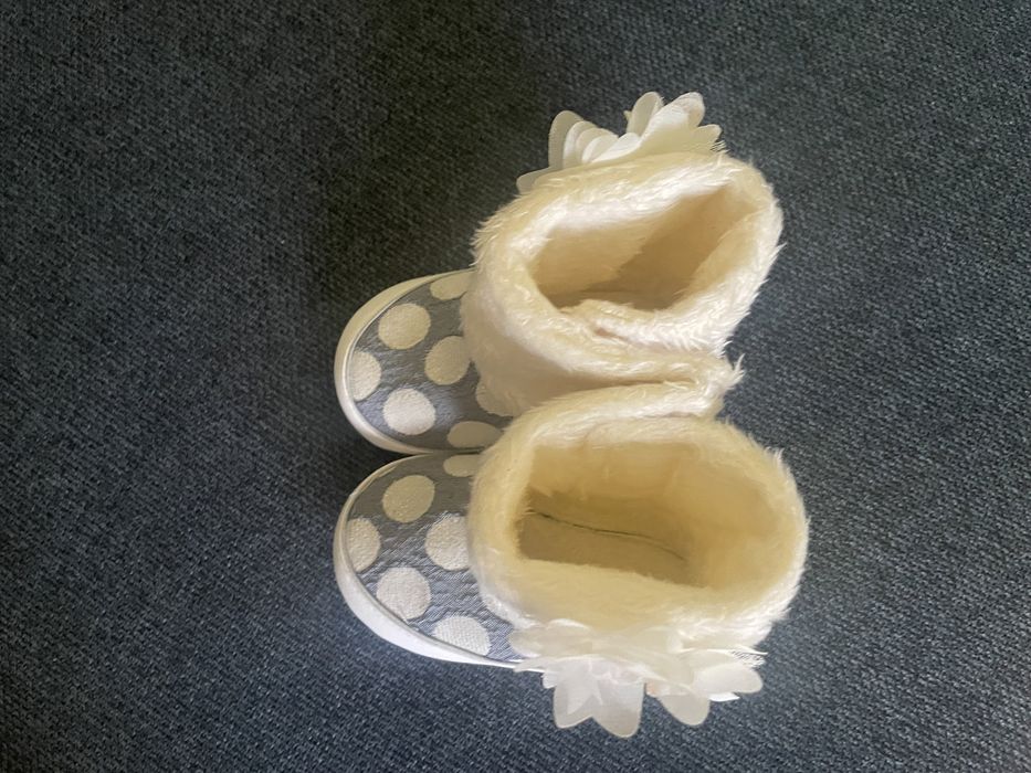 Бебешки ботушки за момиче