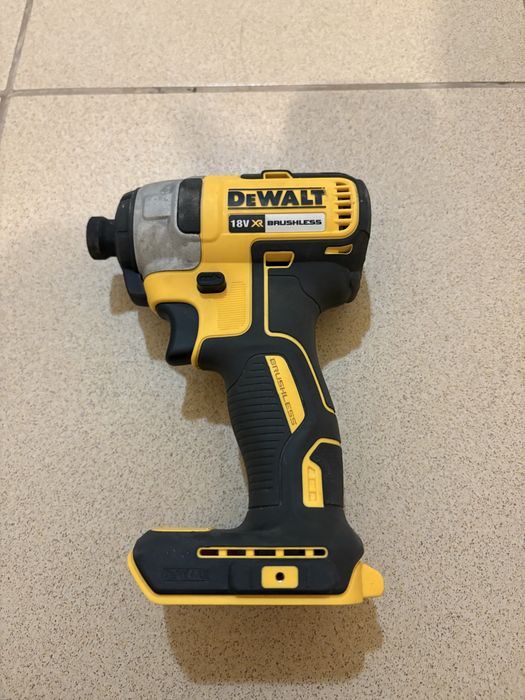 Продавам импакт DeWalt