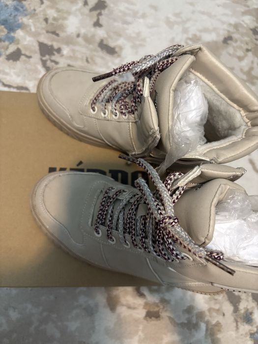 Женские зимние ботинки