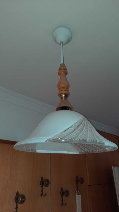 полилей за таван