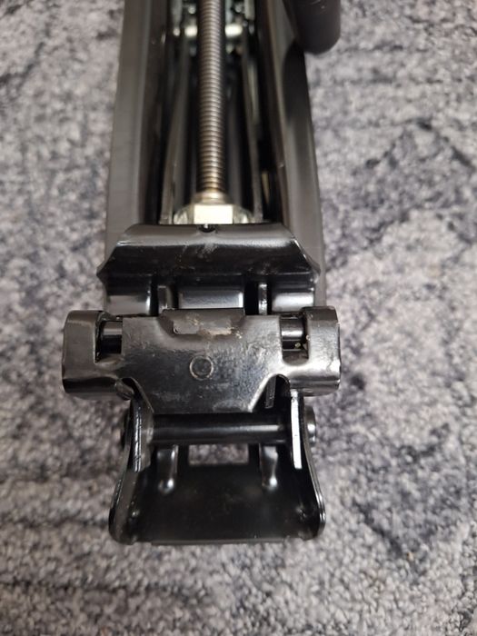 Cric și cheie roti vw