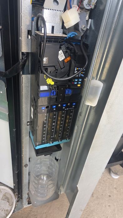 Двойна вендинг машина