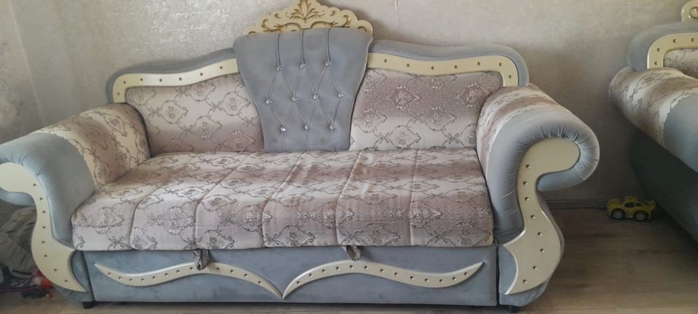 Продам диван классический