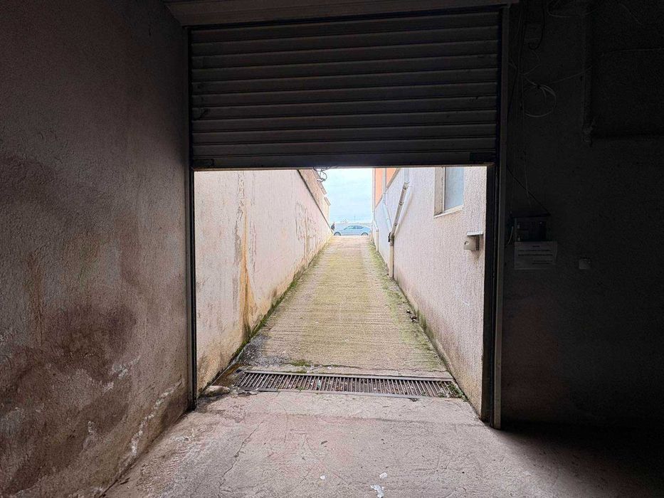 Продава се гараж