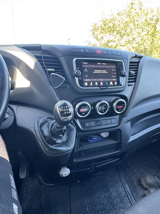 Vand/schimb Iveco Daily 3.5T 2022/220.000km/ cub cu lift 19.900€ neg.