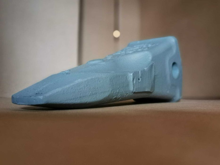 Dinți de cupă de calitate superioară - pentru utilaje de 30 de tone